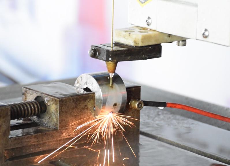 如何在難加工材料、曲面、斜面等異形面穿孔加工