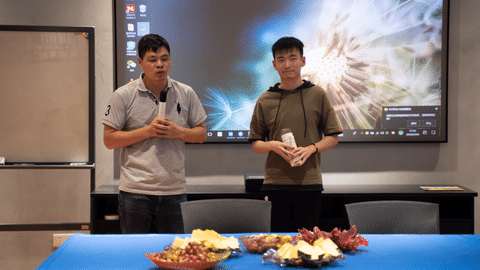 他是卡百利設(shè)計(jì)師，如今將前往大學(xué)繼續(xù)學(xué)習(xí)深造！